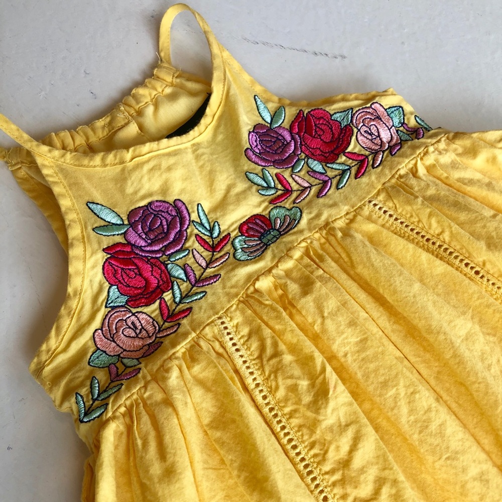 Girls Yellow flower dress with underskirt.🌸😍